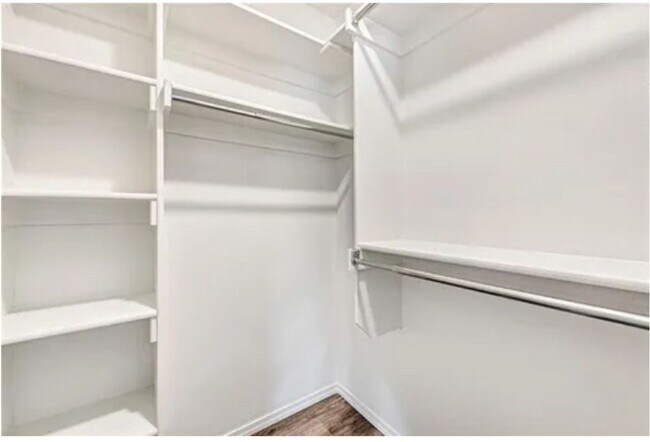 Building Photo - 914 S Benchmark Ln