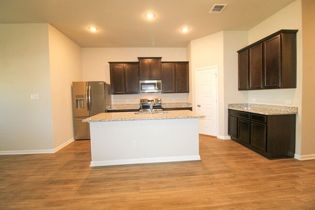 Building Photo - 7043 Diamond Vly