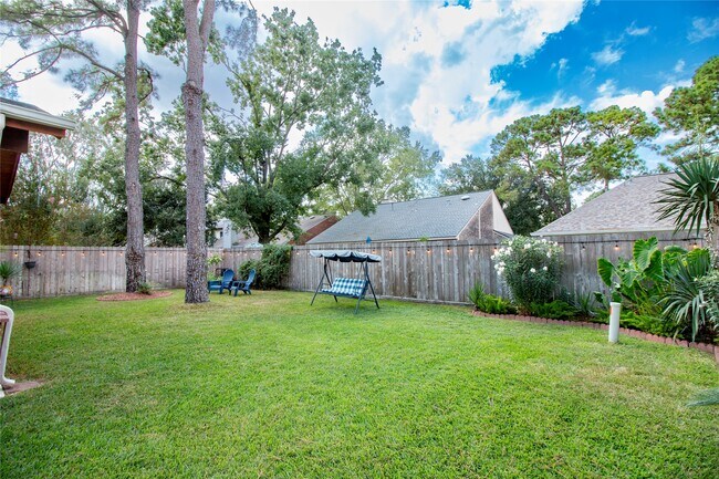 Building Photo - 7911 Hidden Oaks Ln