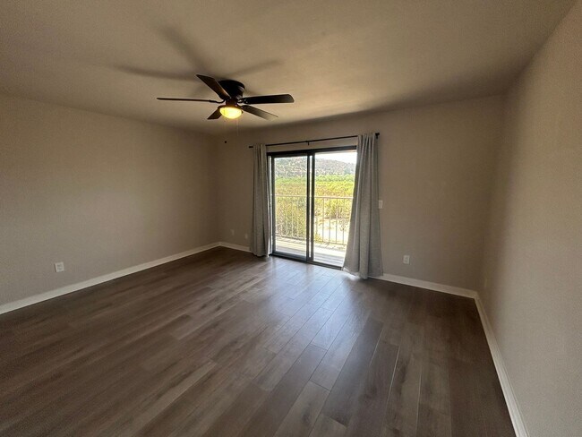 Building Photo - 5402 Villas Dr