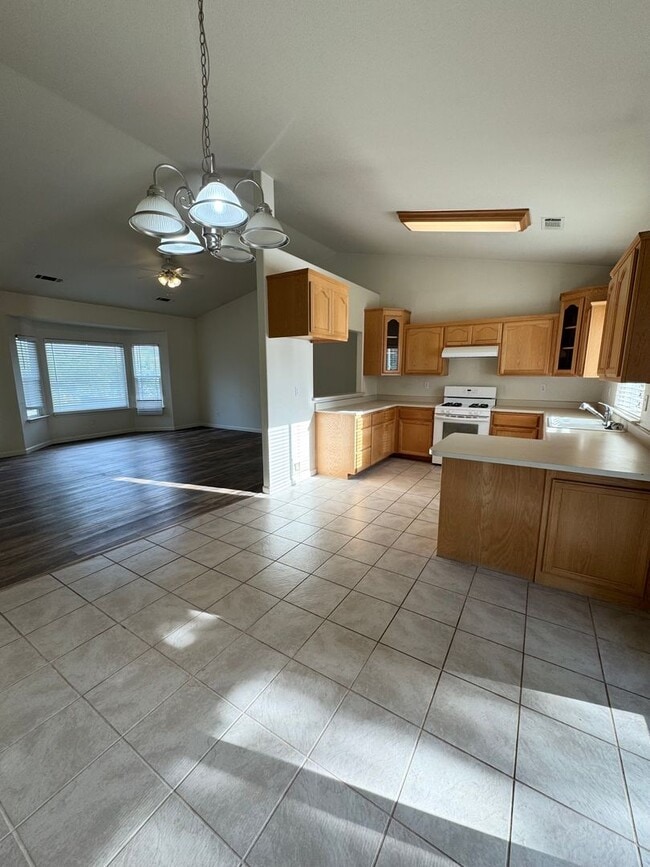 Building Photo - Lovely Home in Cottonwood!! (Lake California/Privately Gated Community)