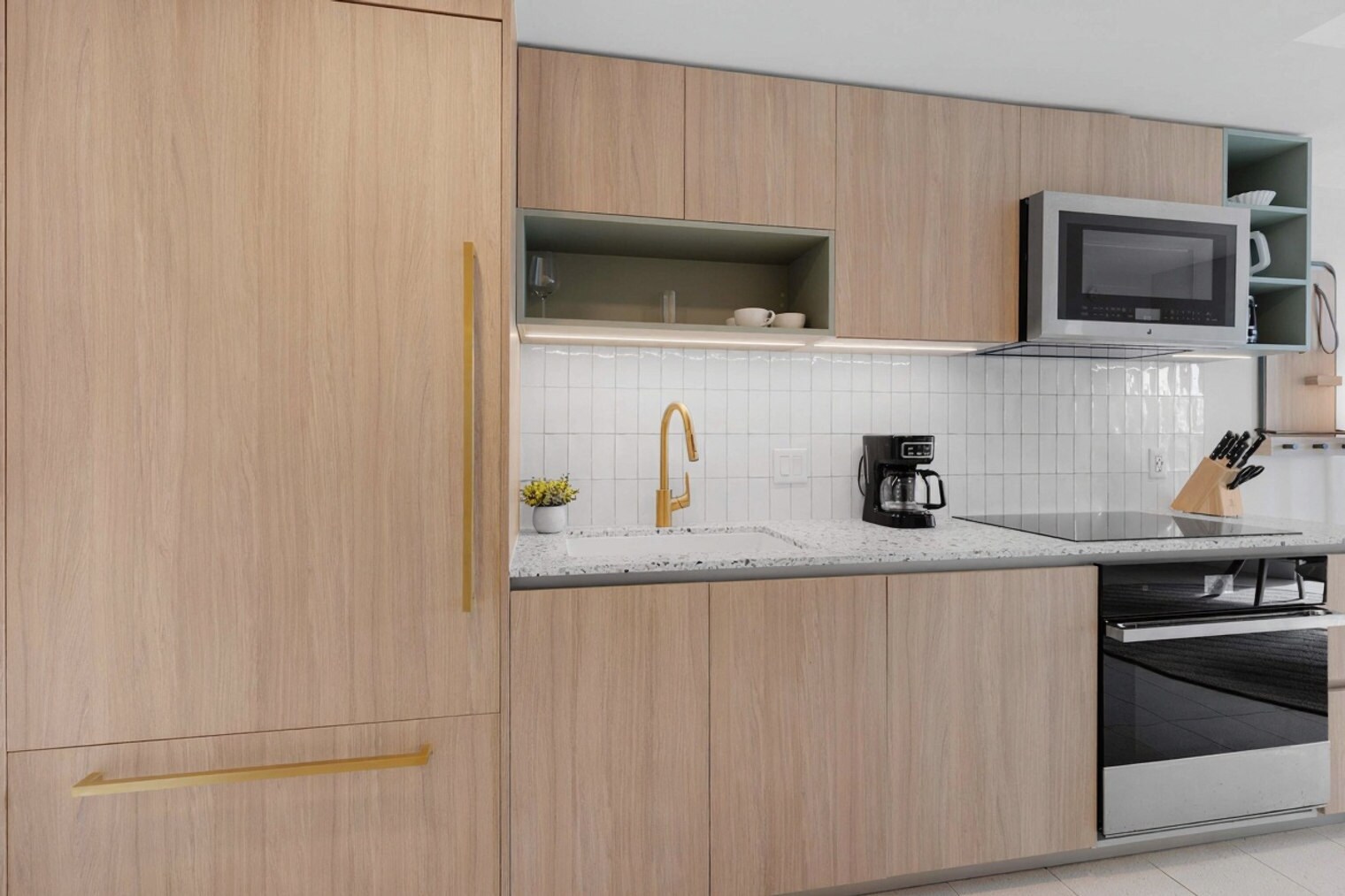 Building Photo - 601 NE 1st Ave