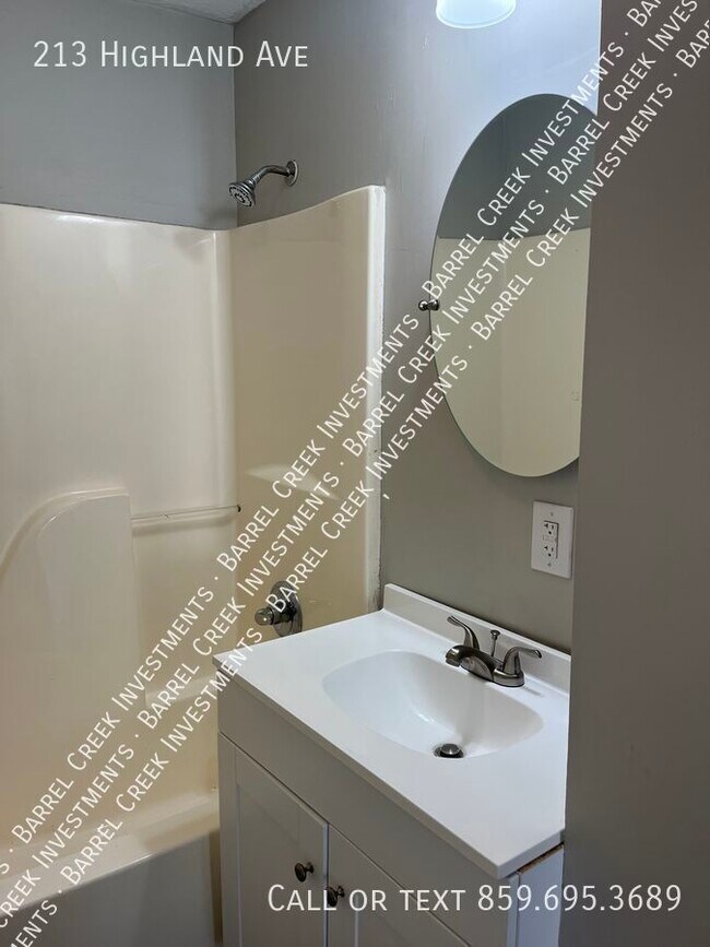 Building Photo - 2-Bed 1-Bath - Home