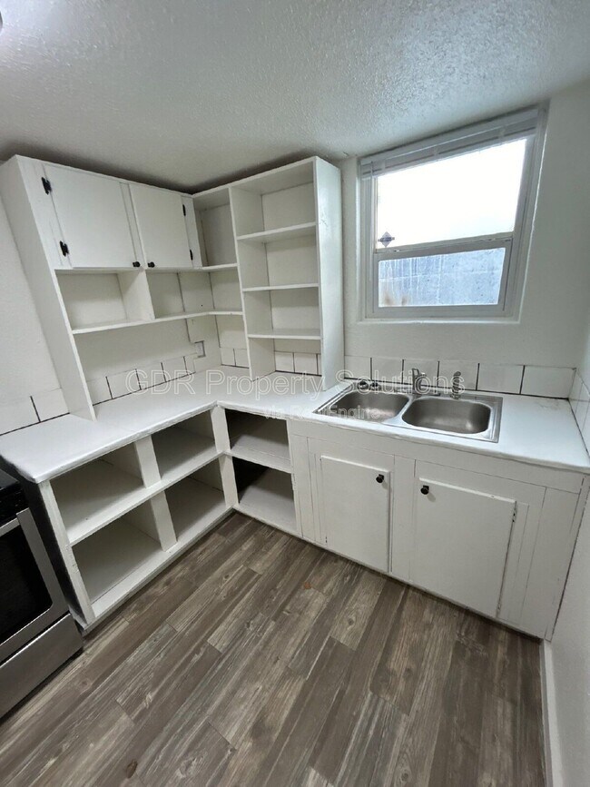 Building Photo - 3209 Burton Ave SE