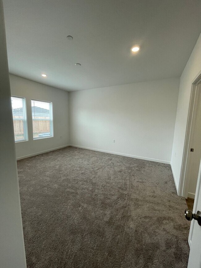 Building Photo - Stunning 3-Bed, 2-Bath Lennar Home in Fresno – Your Dream Home Awaits!