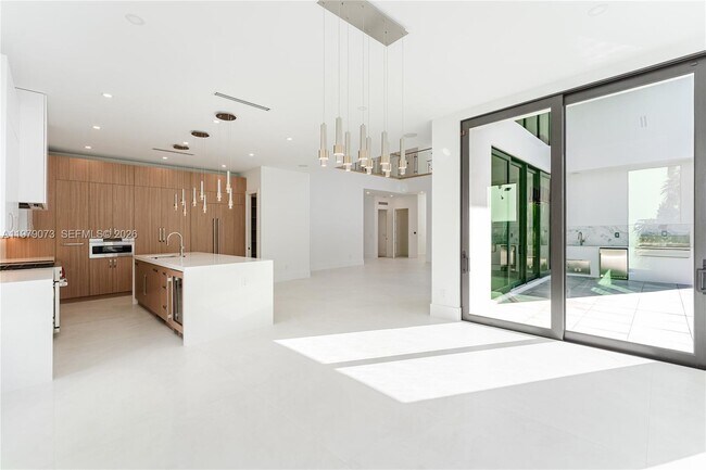 Building Photo - 464 NE 6th St