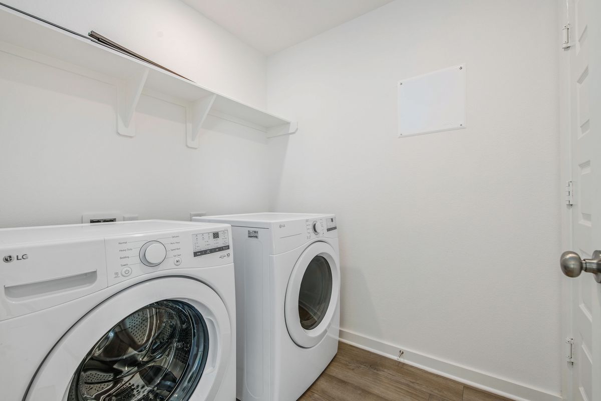 Building Photo - 6101 Pocono Dr