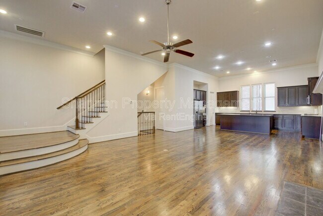 Building Photo - 9627 Fannin Station W
