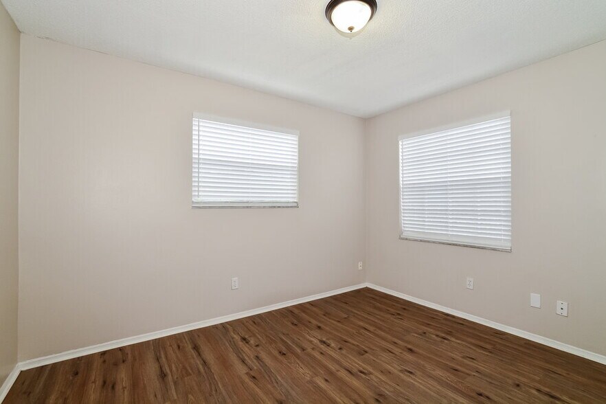 Building Photo - 11184 Cypress Leaf Dr