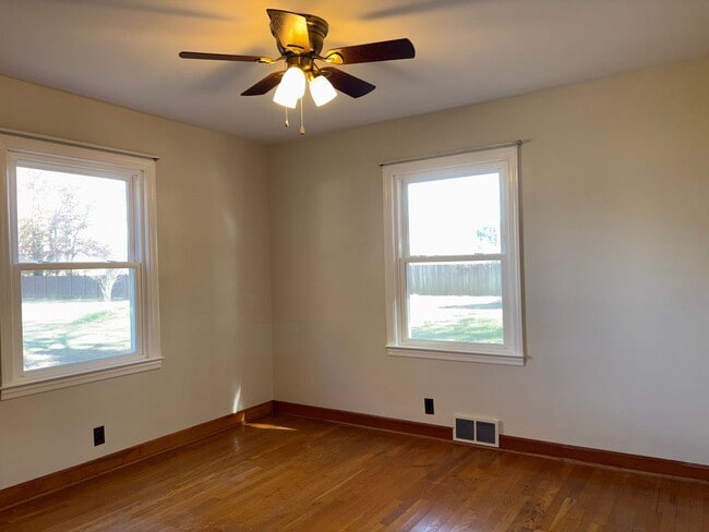 Building Photo - 3 Bedroom, 1.5 Bathroom House in Winston-Salem!