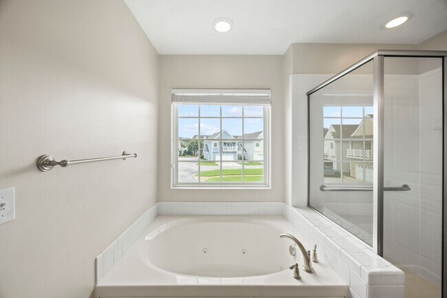 Building Photo - 5543 Botanical Dr