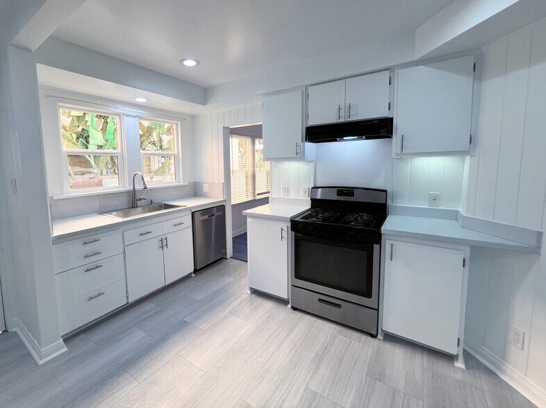 Building Photo - 4628 6th Ave