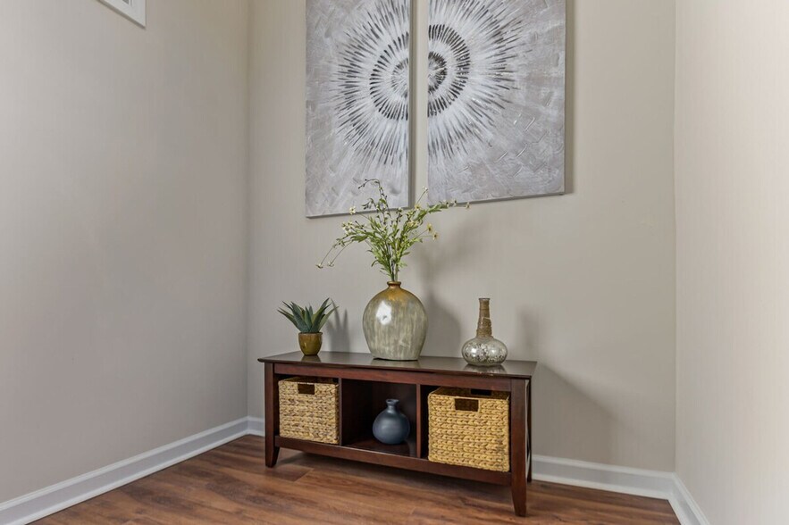 Building Photo - 27 W Ridge Dr SE