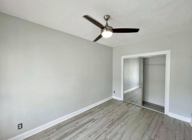 Building Photo - 549 Rawlings St