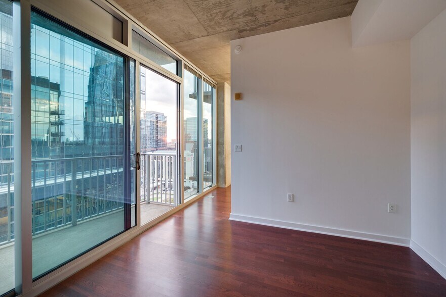 Building Photo - 301 Demonbreun St