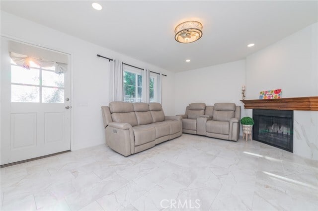 Building Photo - 7 Fairside