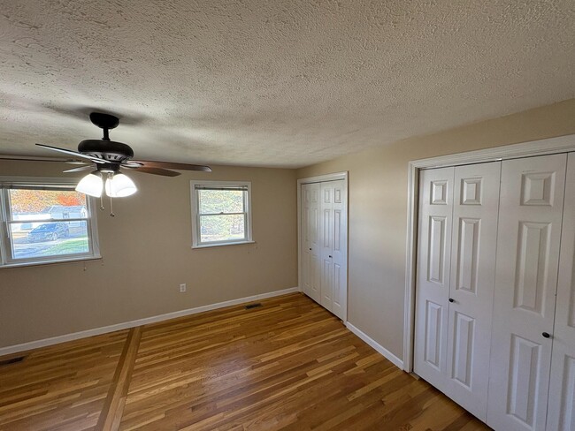 Building Photo - 15 Kingston Dr