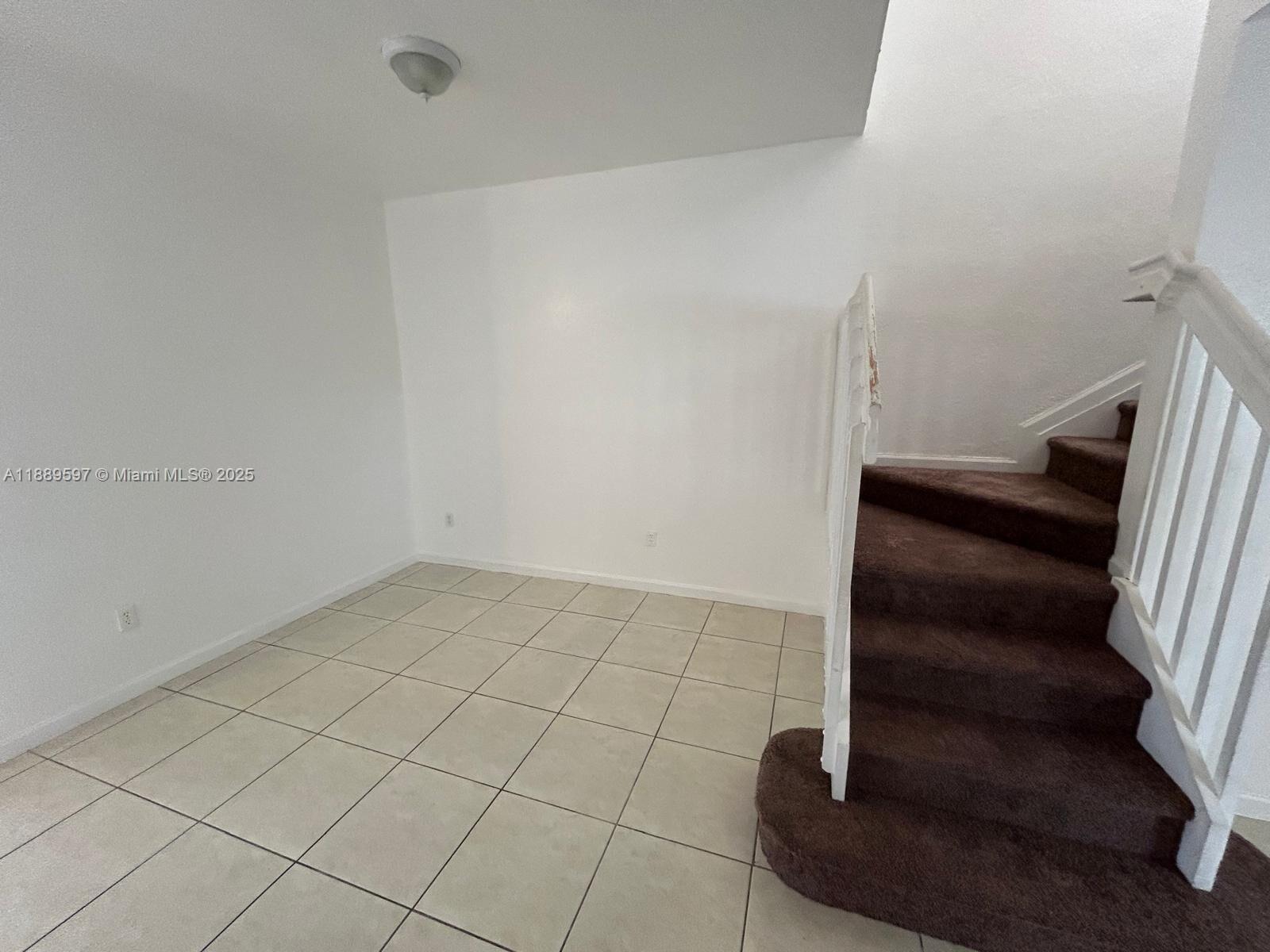 Building Photo - 1406 SE 26th Ct