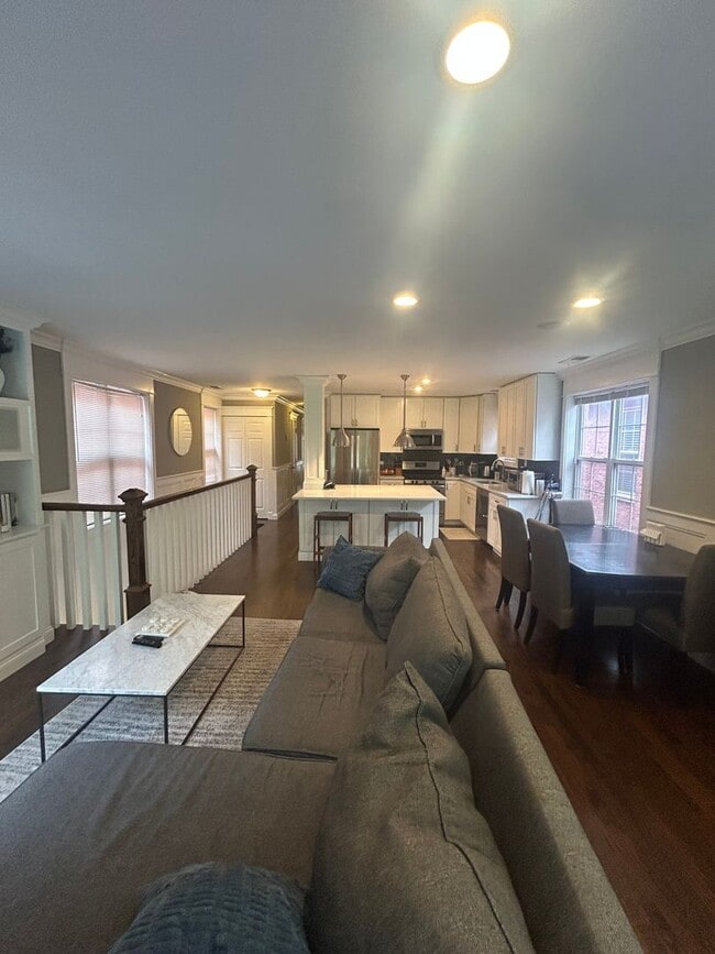 Building Photo - 1485 N. Larrabee-Unit C