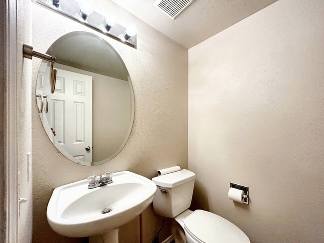 Building Photo - 236 Oxbow Dr