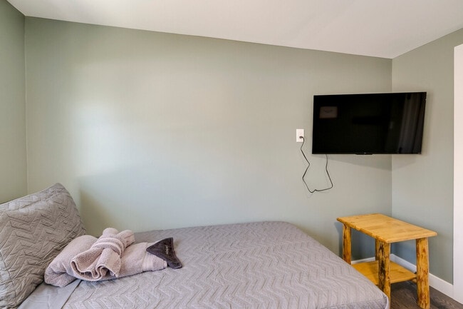 Building Photo - 500 Shelfar Pl