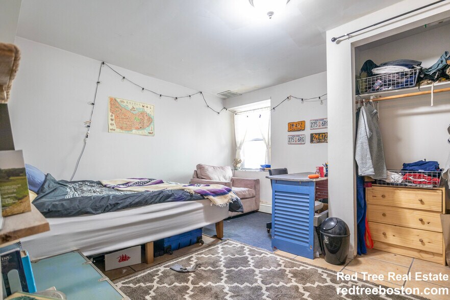 Building Photo - 18 Greylock Rd