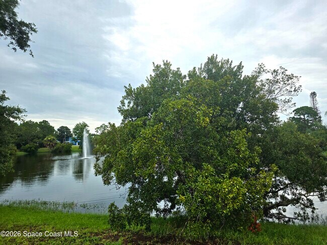Building Photo - 870 Spirea Dr