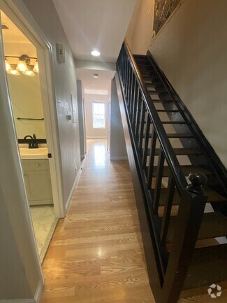 Building Photo - 915A Geyer