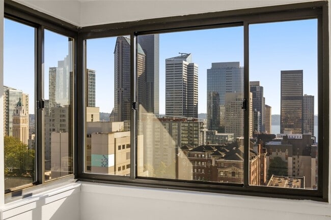 Building Photo - 1105 Spring St