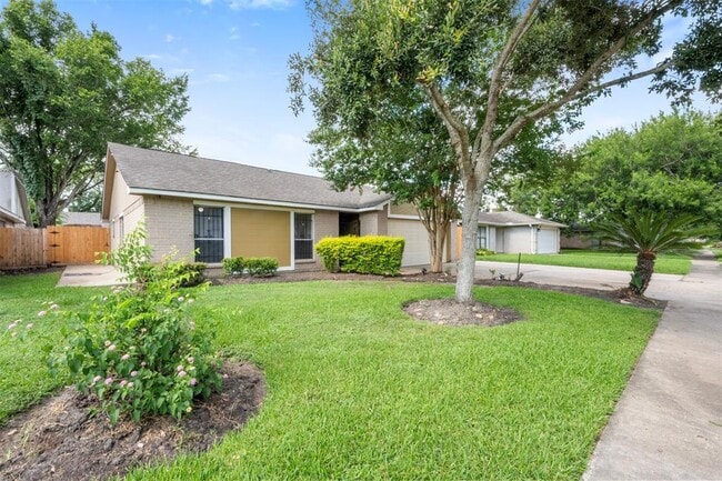 Building Photo - 6631 Villarreal Dr