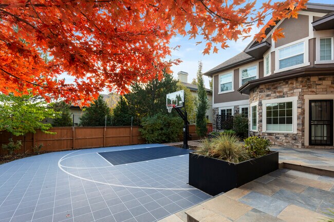 Building Photo - 8201 E 6th Ave