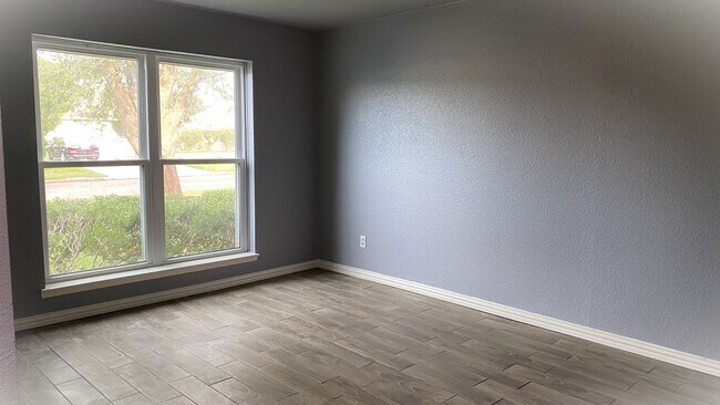 Building Photo - 11910 Hunkler Dr