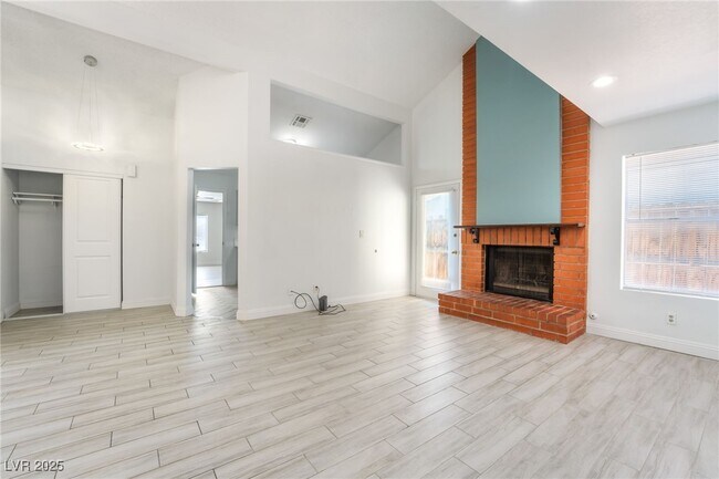 Building Photo - 3951 Steinbeck Dr