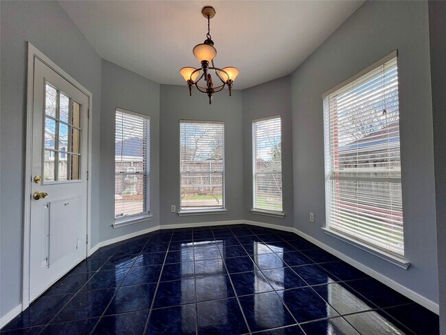 Building Photo - 3311 Whitebud Dr