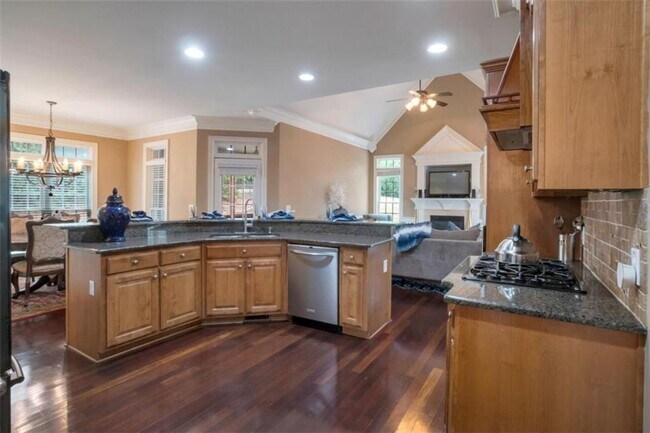 Building Photo - 415 Oxmoor Lake Dr