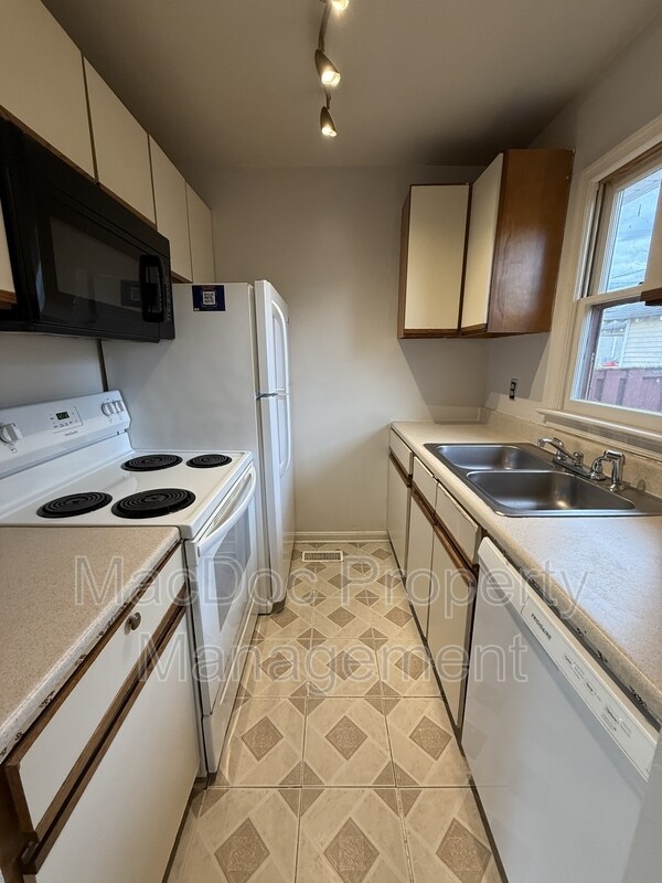 Building Photo - 227 Bend Farm Rd