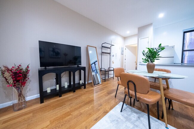 Building Photo - 230 W 113th St