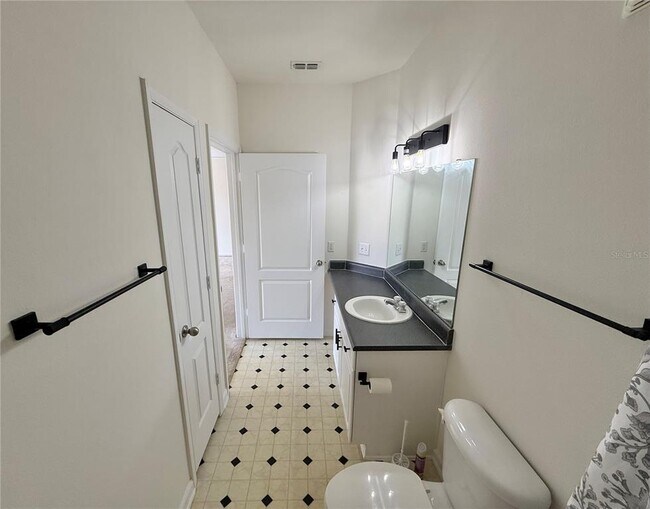 Building Photo - 8801 Villa View Cir