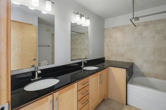 Building Photo - Condo - $1900 Rent - 2 bed