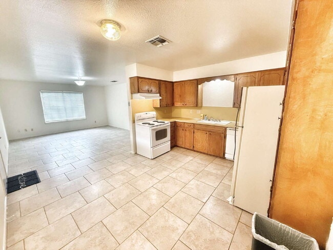 Building Photo - Prime Location! Fresh Paint – Charming 2BR...