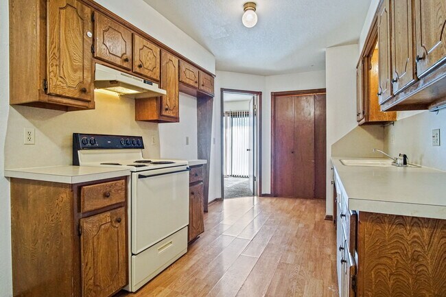 Building Photo - 8910 Oak Valley Dr