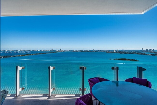 Building Photo - 700 NE 26th Terrace