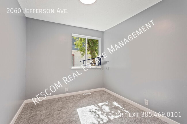 Building Photo - 2060 Jefferson Ave