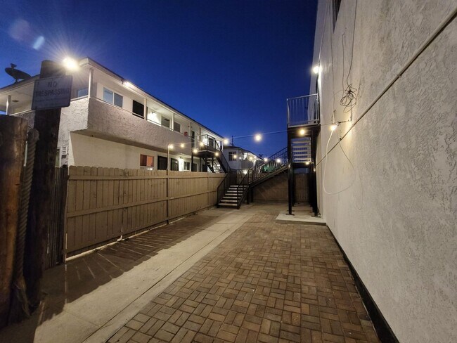 Building Photo - Large 4bd/2bth Unit in Logan Heights with ...