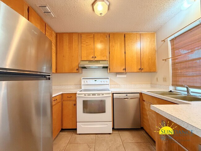 Building Photo - 3BR Home in Shalimar Near Eglin AFB!