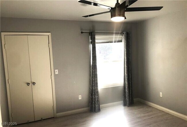 Building Photo - 555 E Silverado Ranch Blvd