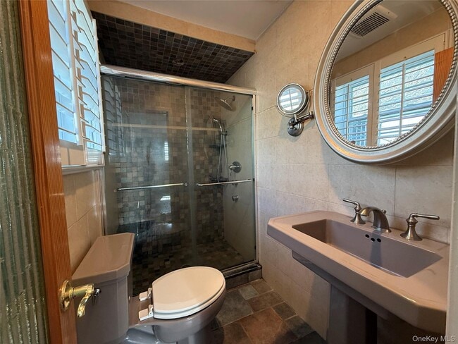 Building Photo - 73 Waterford Rd