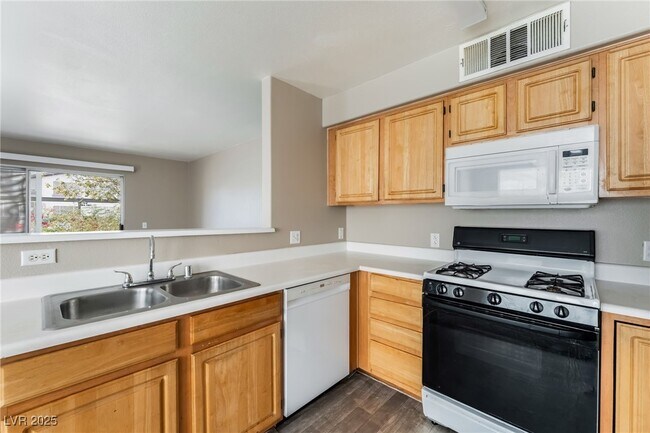 Building Photo - 5710 E Tropicana Ave