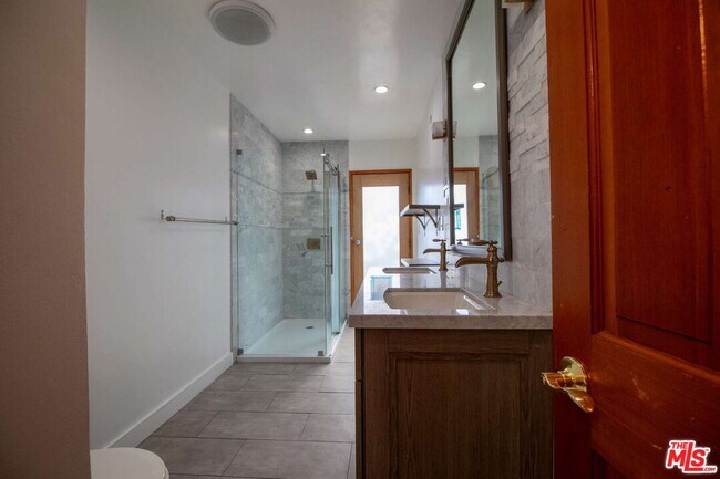 Building Photo - 11619 Lerdo Ave