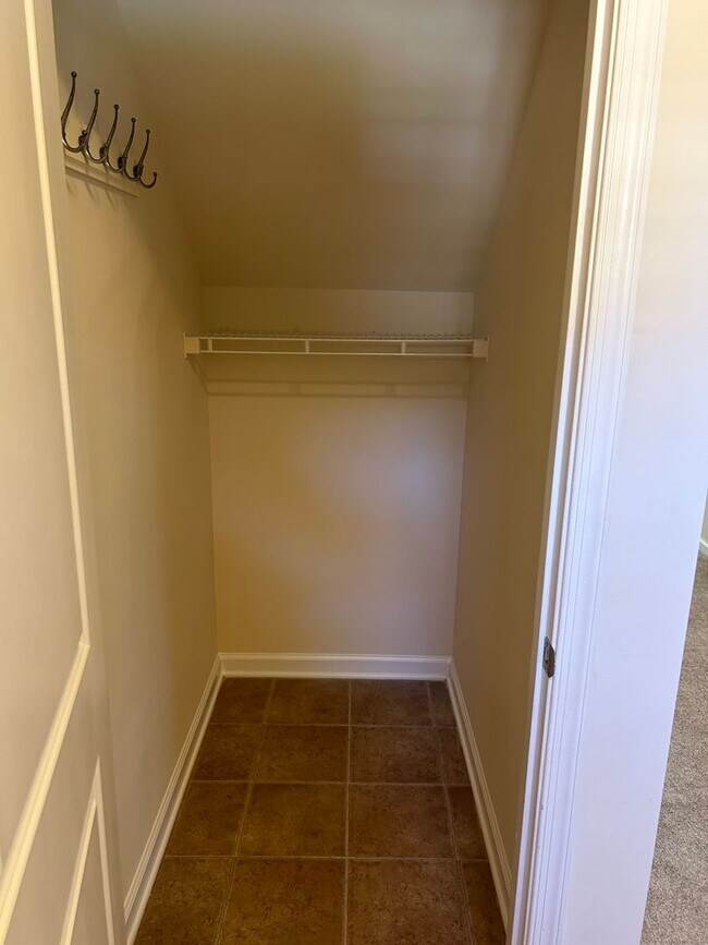 Building Photo - Greenville, 3BD/2.5BA with Loft, 1992SF